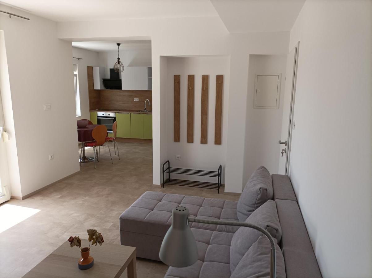 Spacious 2-Bedroom Apartment With Terrace Sea View Žaborić Zewnętrze zdjęcie