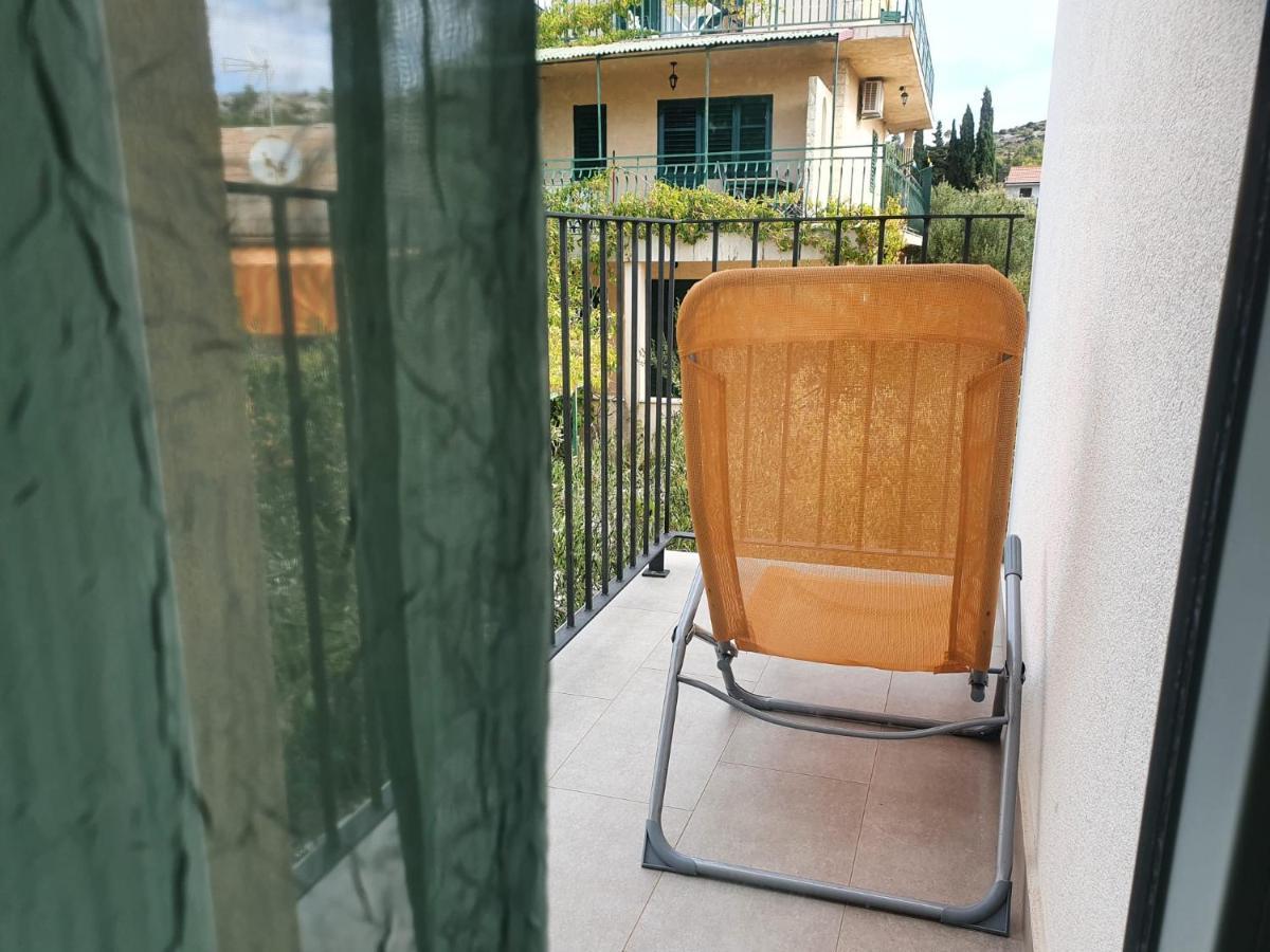 Spacious 2-Bedroom Apartment With Terrace Sea View Žaborić Zewnętrze zdjęcie
