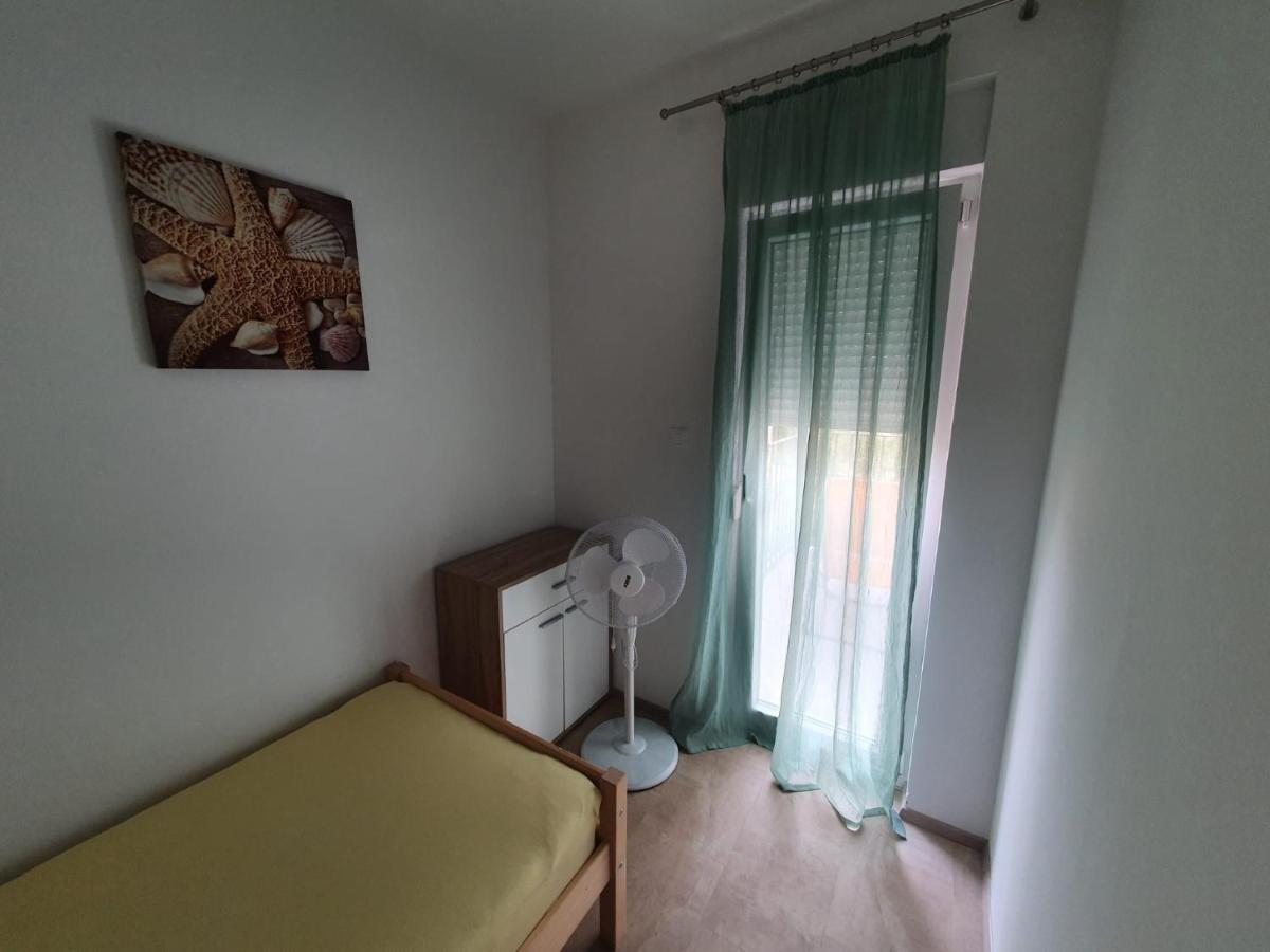 Spacious 2-Bedroom Apartment With Terrace Sea View Žaborić Zewnętrze zdjęcie